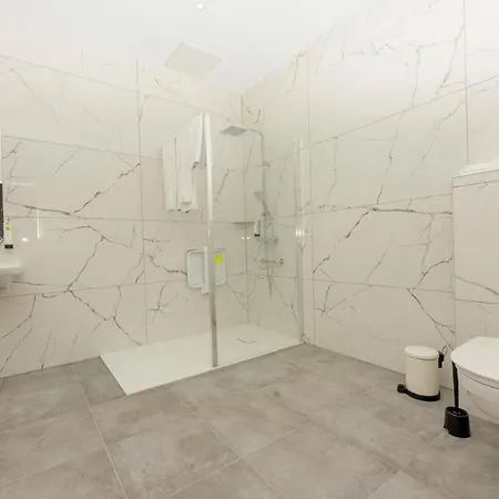 Logis Du Parc 酒店 3*