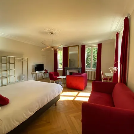 Logis Du Parc Hotel 3*