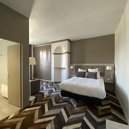 Logis Du Parc Hotel 3*