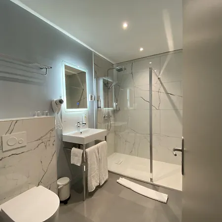 Logis Du Parc 酒店 3*