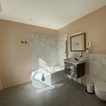 Logis Du Parc Hotel 3*