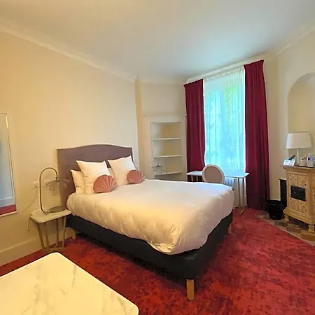 Logis Du Parc Hotel 3*