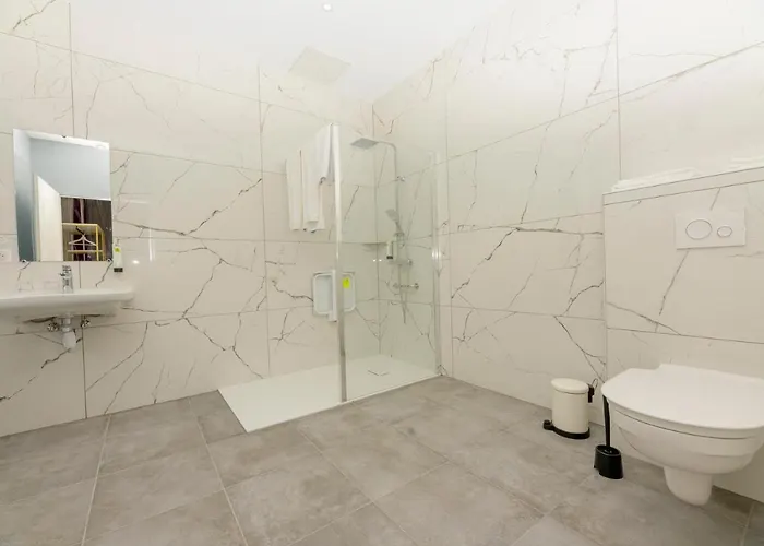 Logis Du Parc Hotel 3*