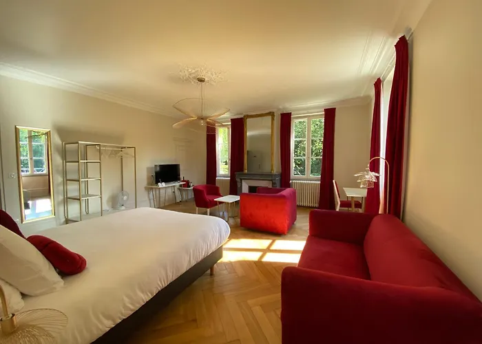 Logis Du Parc Hotel 3*