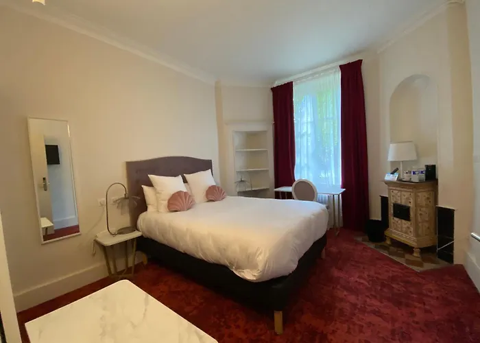 Logis Du Parc Hotel 3*