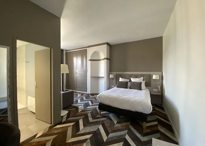 Logis Du Parc Hotel 3*